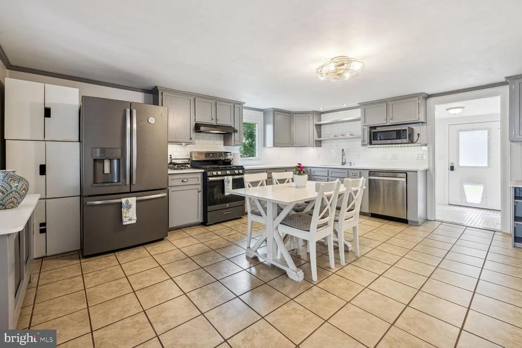 Photo of 6155 KING ROAD