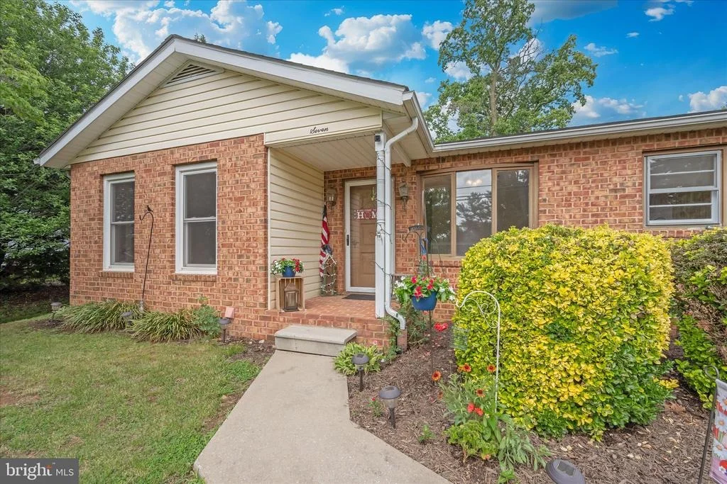 Photo of 7 DELLA LANE