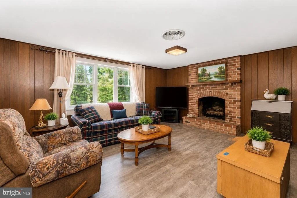 Photo of 6213 WHITE OAK DRIVE