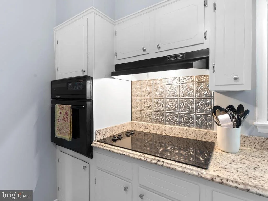 Photo of 7405 HILLTOP DRIVE