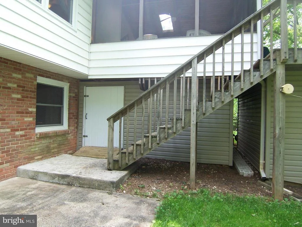 Photo of 25512 JARL DRIVE
