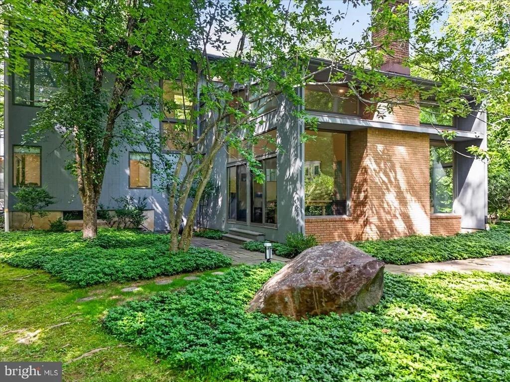 Photo of 24 WHITE OAK DRIVE