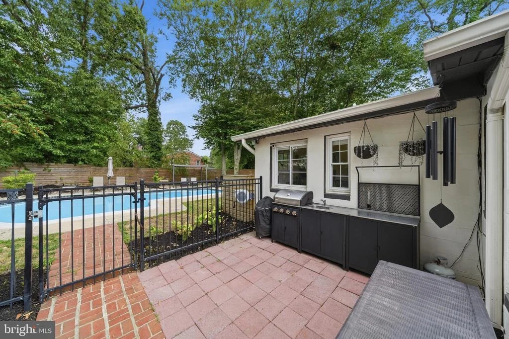 Photo of 6410 BUSHEY DRIVE