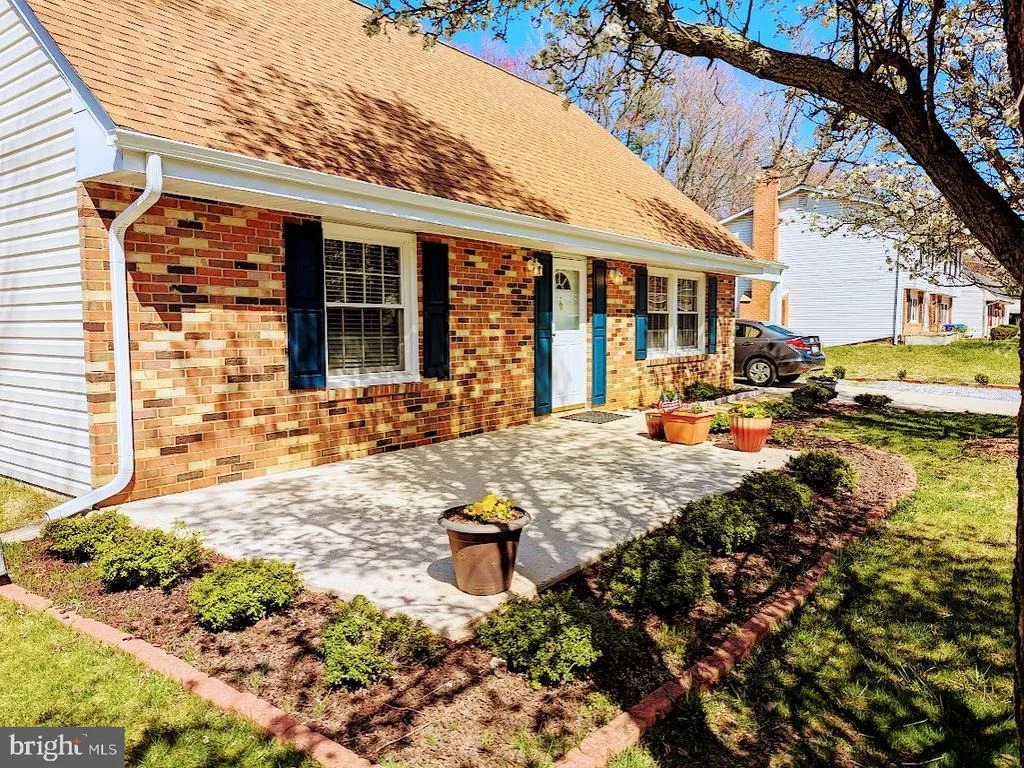 Photo of 910 BARRINGTON DRIVE