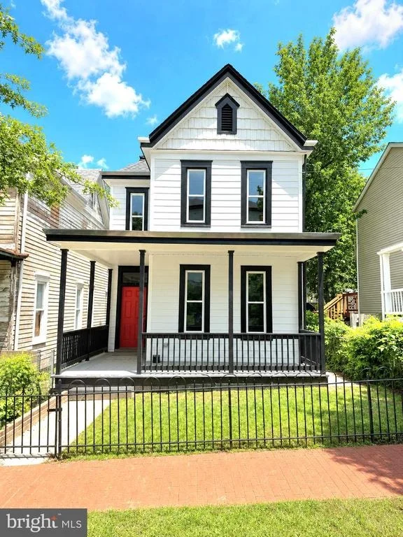 Photo of 1358 VALLEY PLACE SE