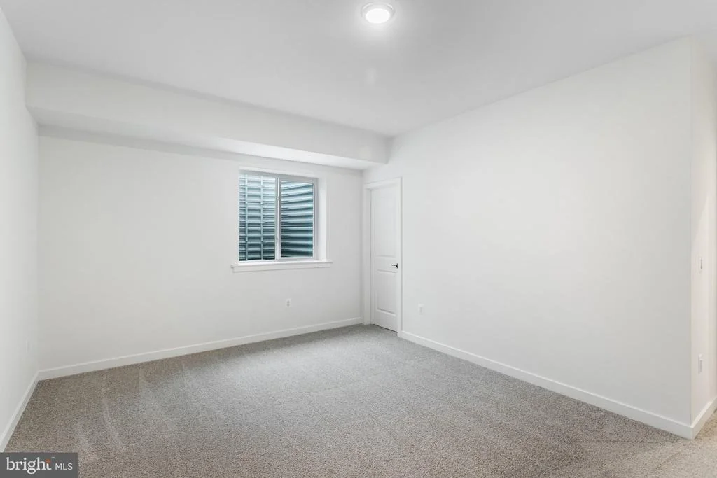 Photo of 2079 SPRINGVALE DRIVE
