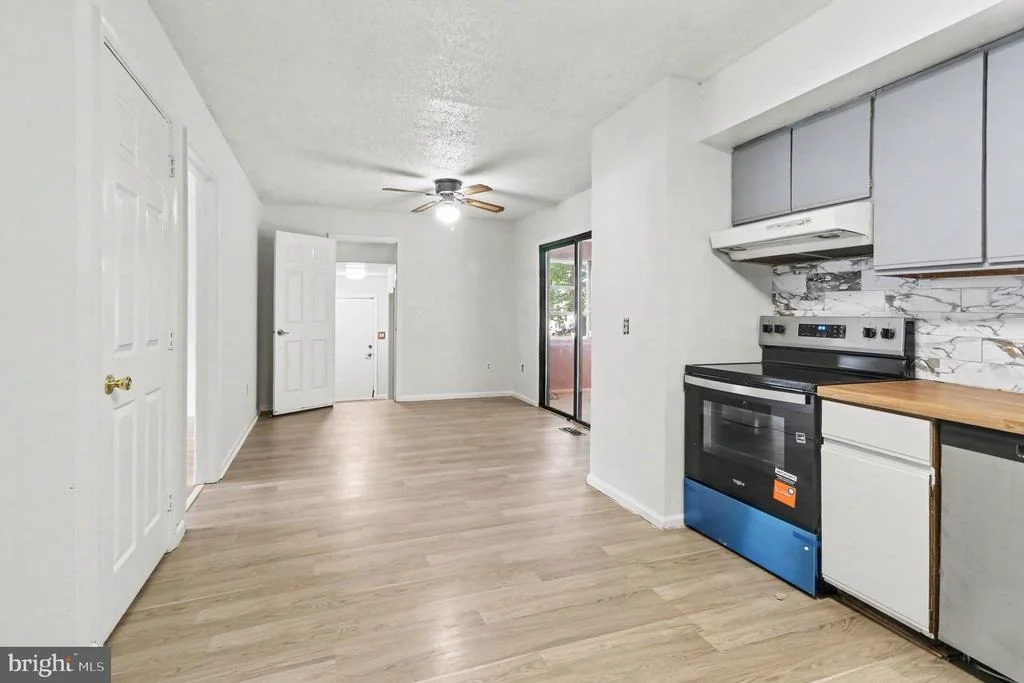 Photo of 737 FOX CHASE CIRCLE
