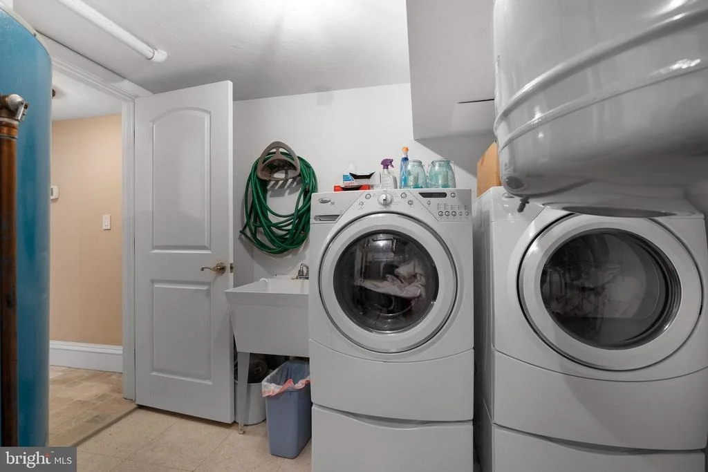 Photo of 206 HARBOR DRIVE