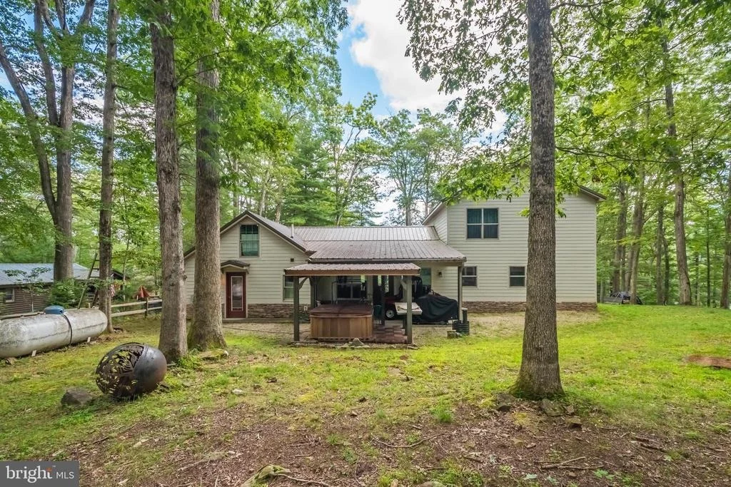Photo of 495 WHITE OAK DRIVE