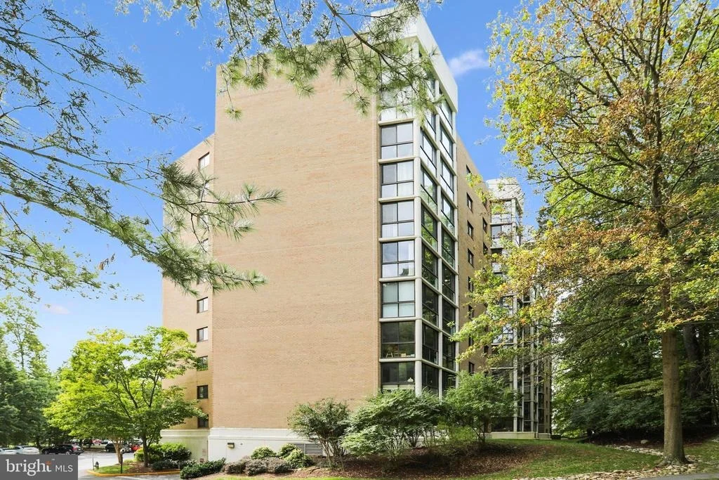 Photo of Unit 3403 at 15115 INTERLACHEN DRIVE