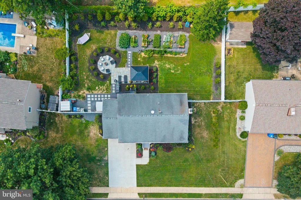 Photo of 6 INDEPENDENCE DRIVE