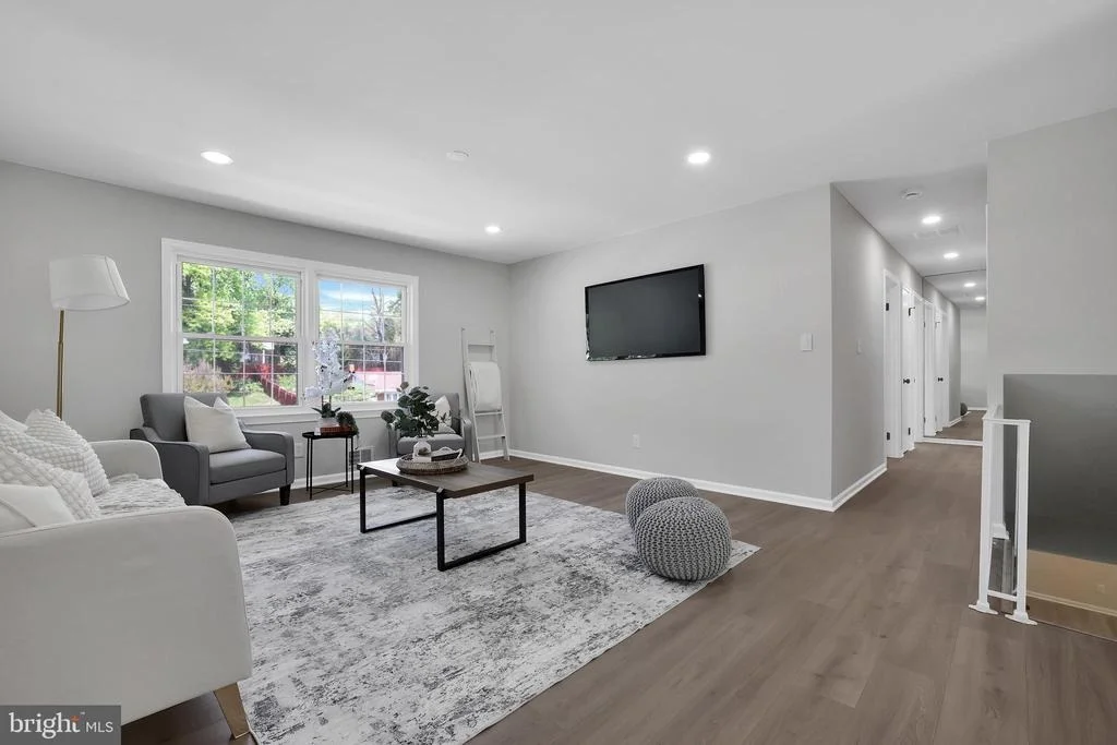 Photo of 833 LOXFORD TERRACE
