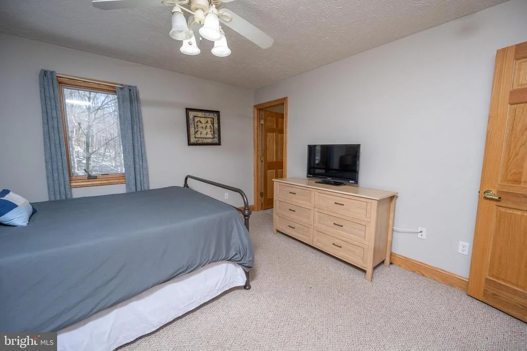 Photo of 723 PINNACLE DRIVE