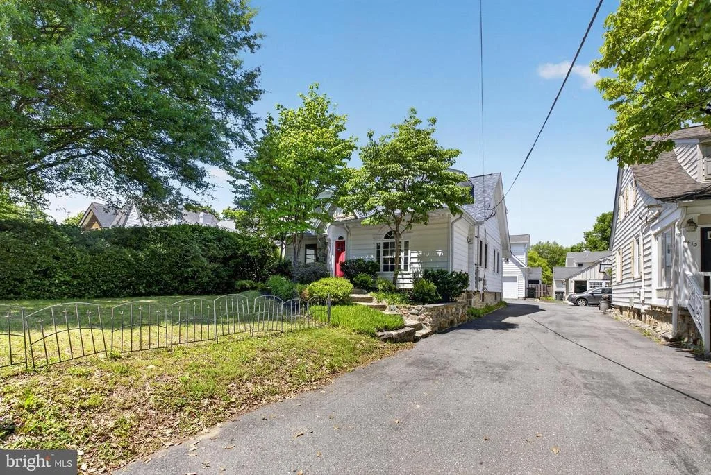 Photo of 4415 BRADLEY LANE