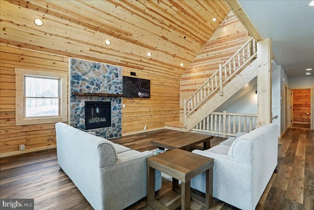 Photo of 957 N CAMP ROAD