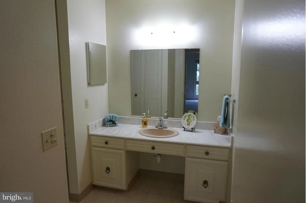 Photo of Unit 702D at 3350 GLENEAGLES DRIVE