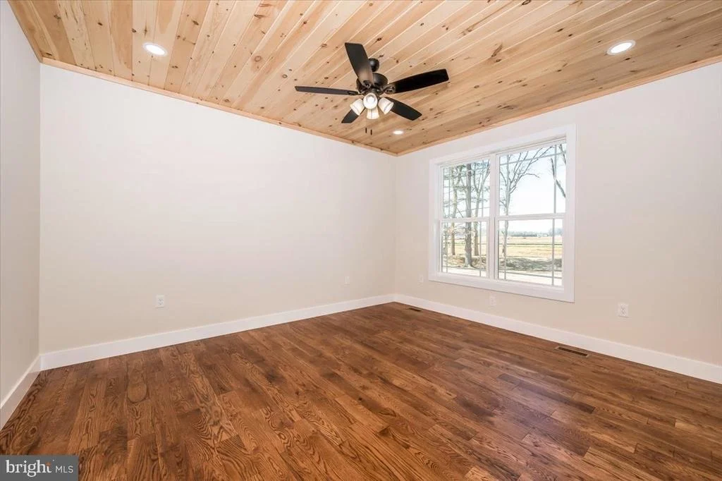 Photo of 460 SHADE TREE LANE