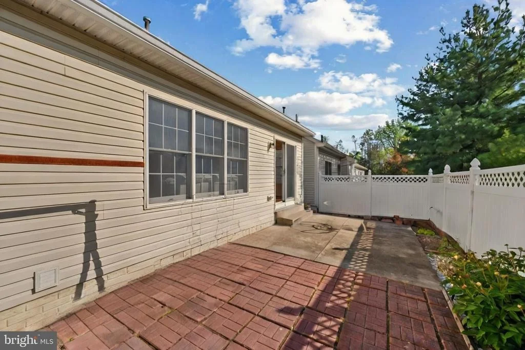 Photo of 1002 EASTBOURNE COURT
