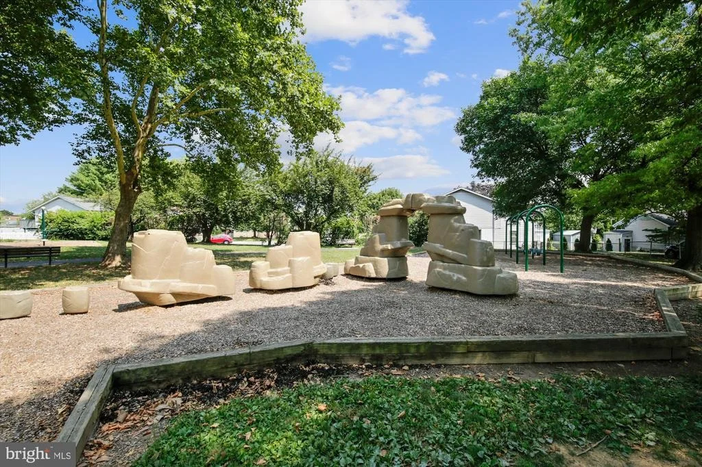 Photo of 417 WHITE OAK PLACE