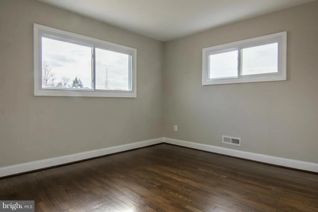 Photo of 922 BARDSWELL ROAD