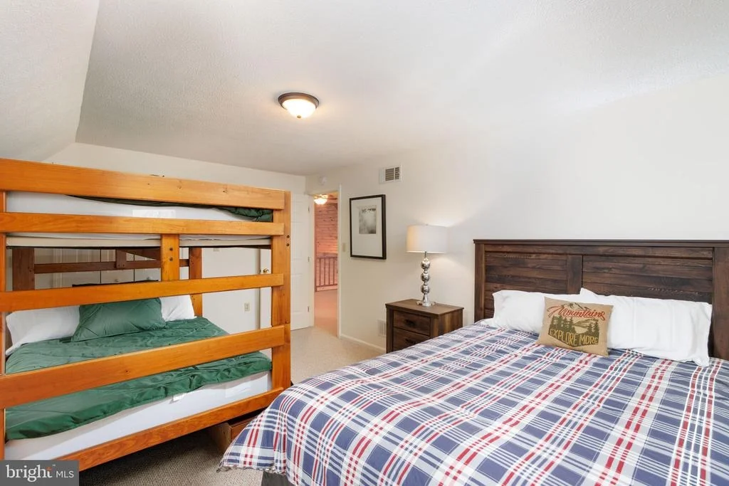 Photo of 925 PINE TREE POINT ROAD