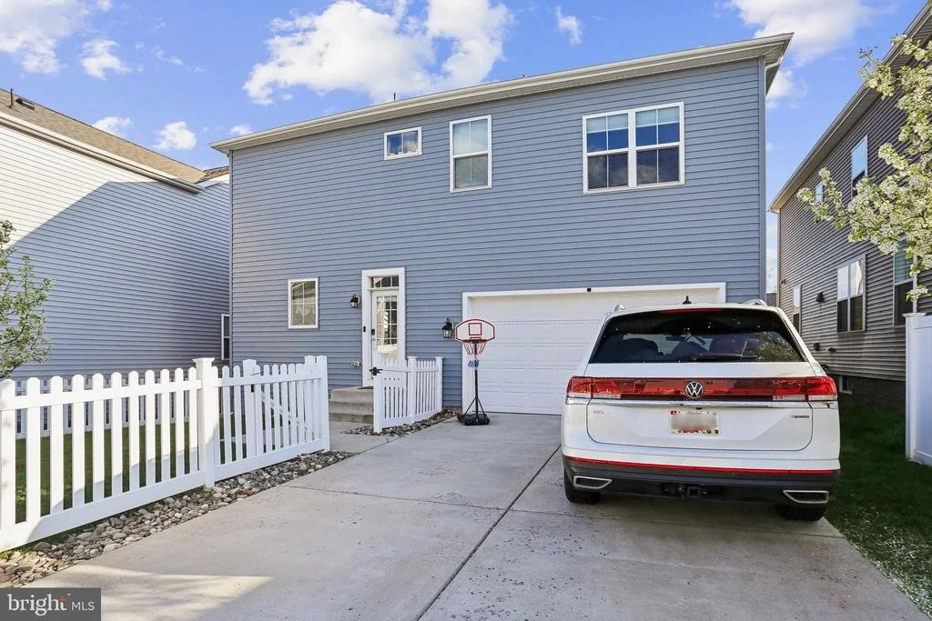 Photo of 1109 SAXTON DRIVE