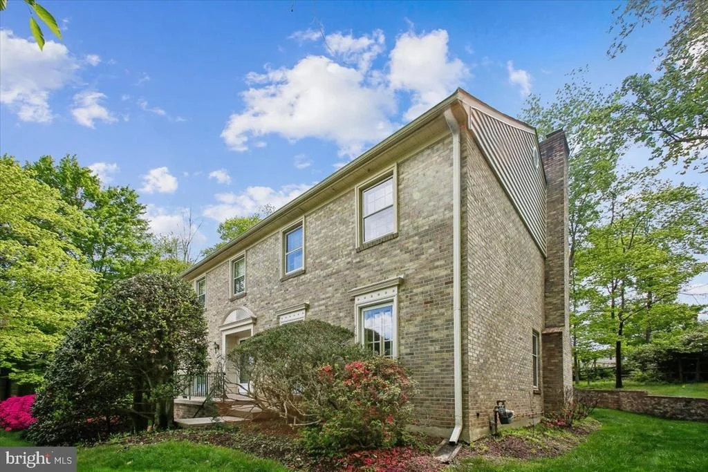 Photo of 9208 FALL RIVER LANE