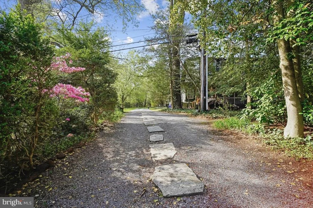 Photo of 322 CLOPSTON HILL