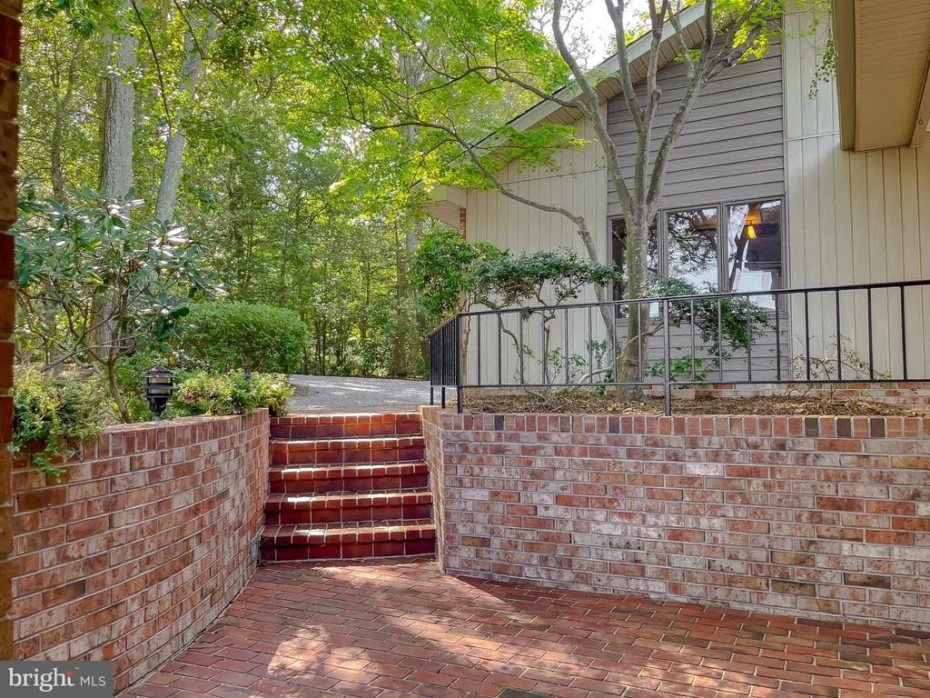 Photo of 222 HARBOR DRIVE