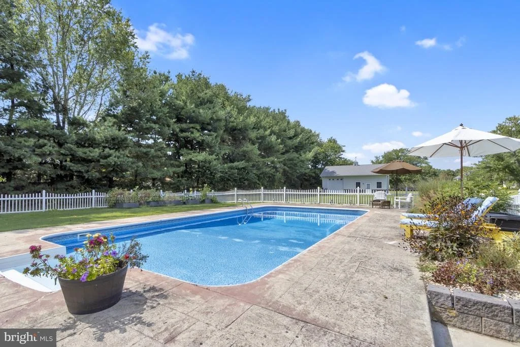 Photo of 16132 HUDSON ROAD