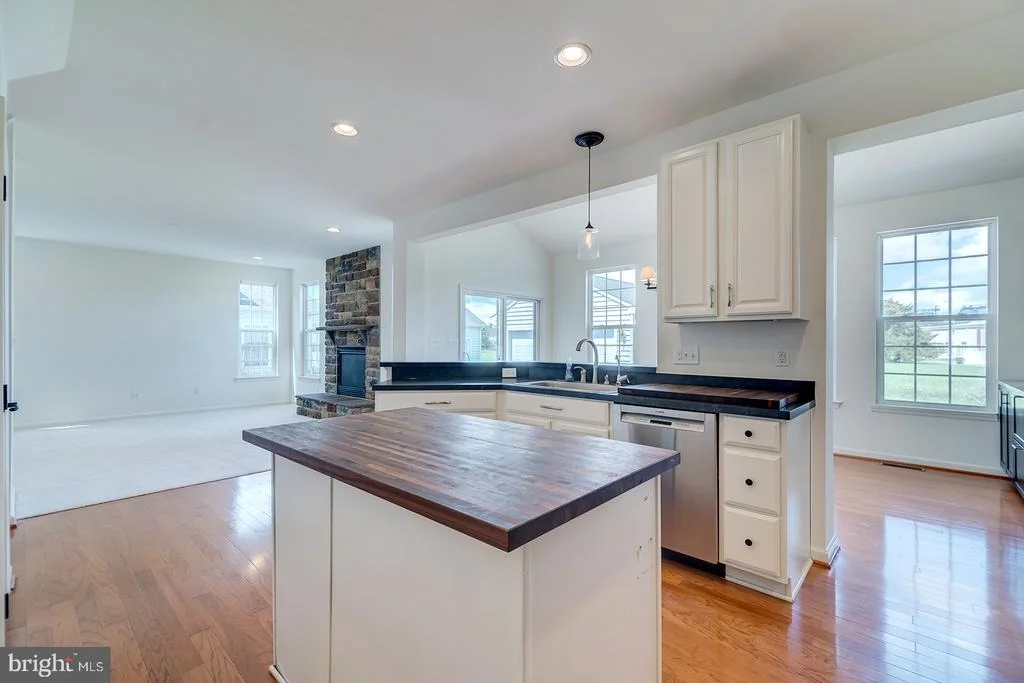 Photo of 327 CARLTON DRIVE