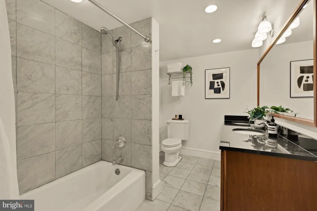 Photo of Unit 2 at 6 LOGAN CIRCLE NW