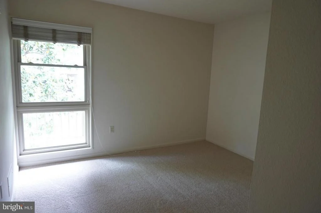 Photo of Unit 702D at 3350 GLENEAGLES DRIVE