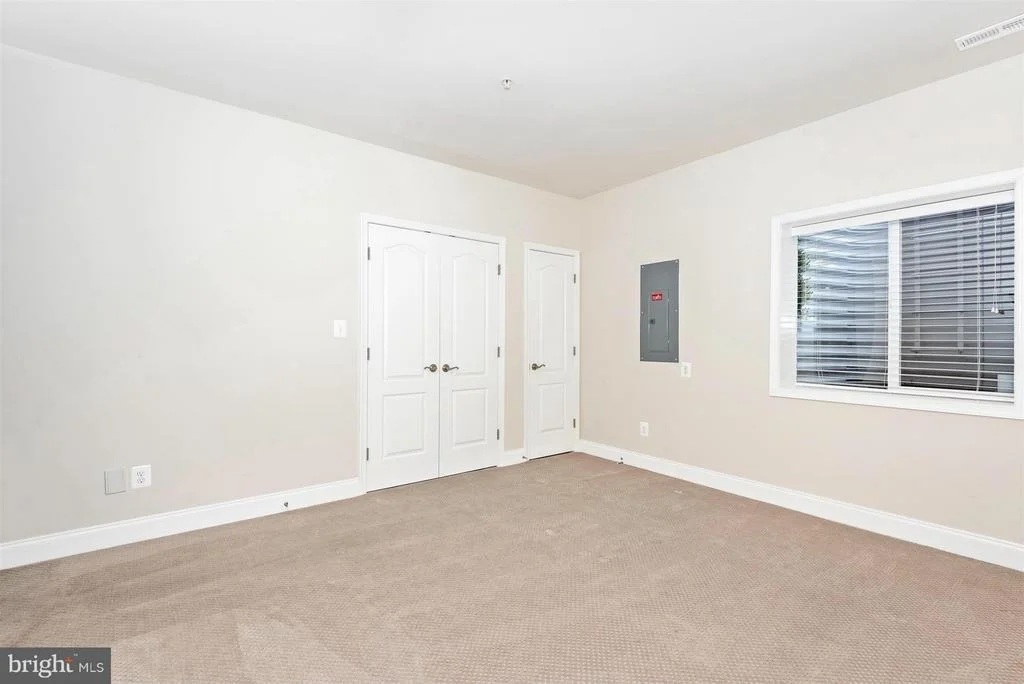 Photo of 40 6TH STREET W