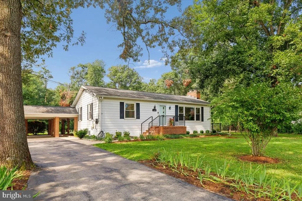 Photo of 833 MEADOW ROAD
