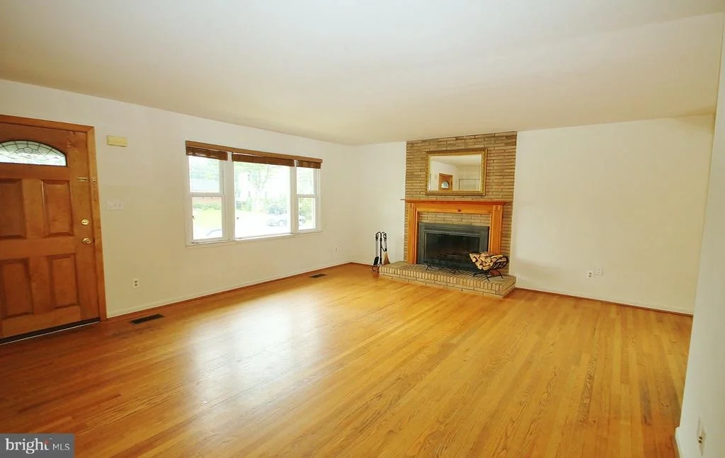 Photo of 5504 INVERCHAPEL ROAD