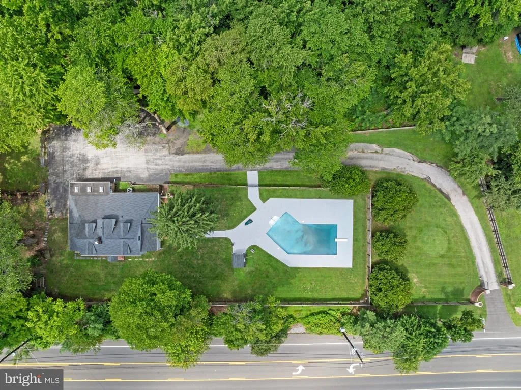 Photo of 7301 WOODYARD ROAD