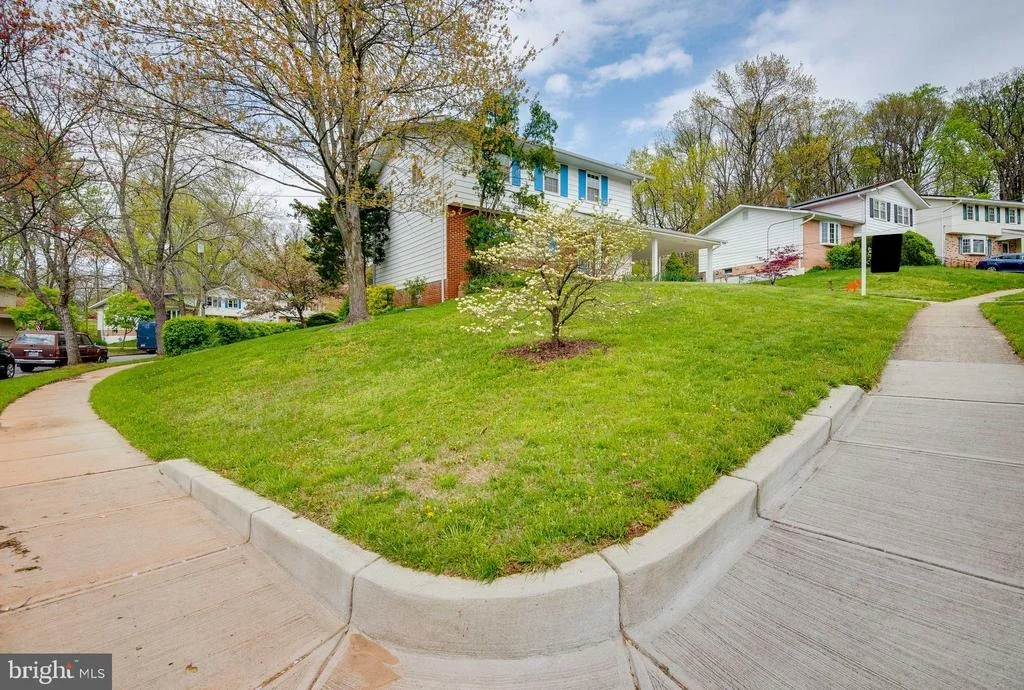 Photo of 129 HEDGEWOOD DRIVE