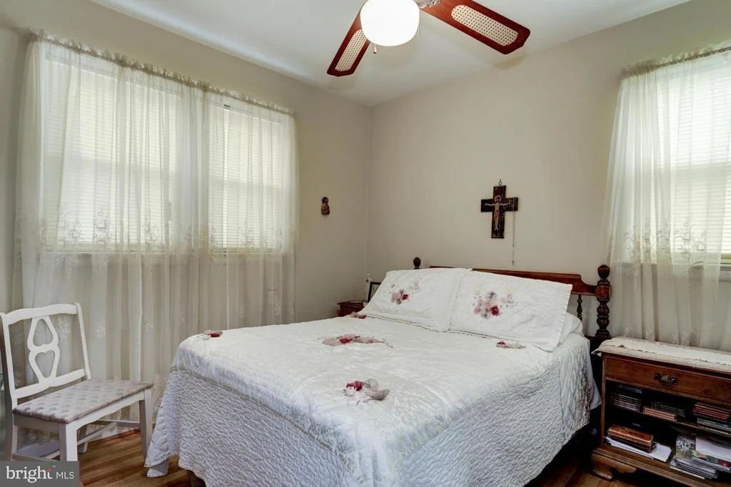 Photo of 1305 OAKVIEW DRIVE