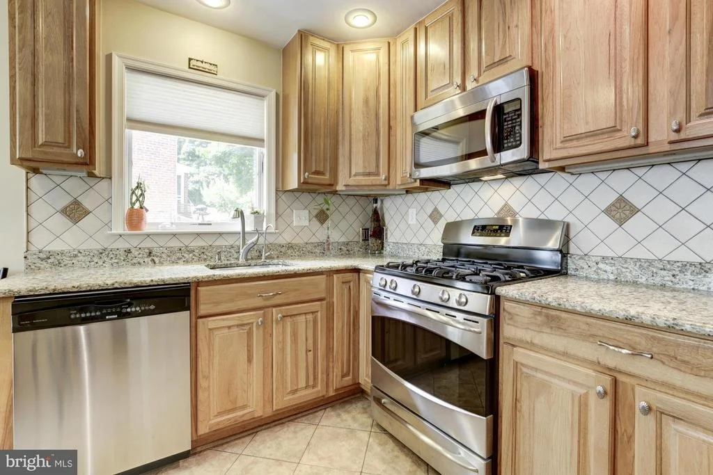 Photo of 1305 OAKVIEW DRIVE