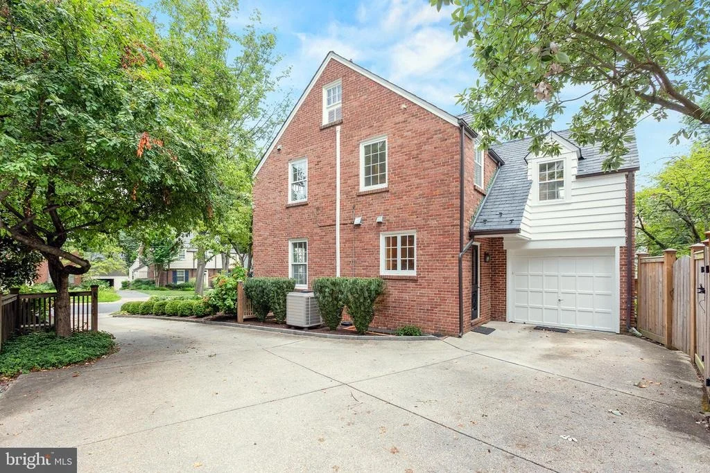 Photo of 7008 BEECHWOOD DRIVE