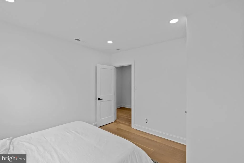 Photo of 536 ONEIDA PLACE NW