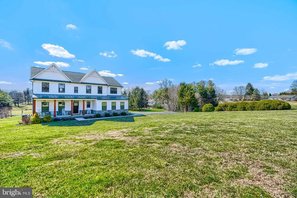 Photo of 2553 HANOVER PIKE