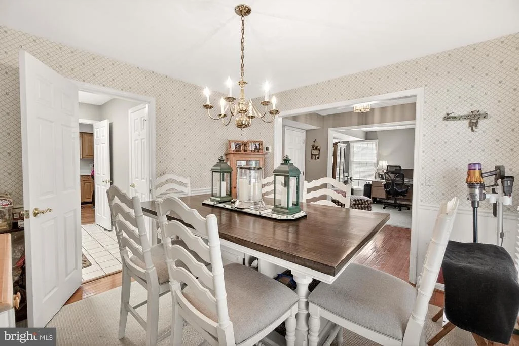Photo of 2094 E GREENLEAF DRIVE