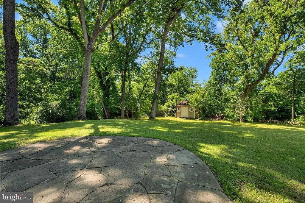 Photo of 2418 FOREST GLEN ROAD