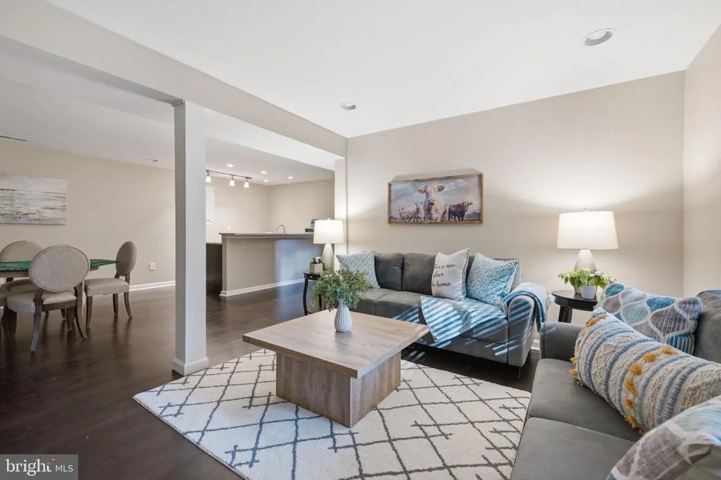 Photo of 7371 CROWN LANE