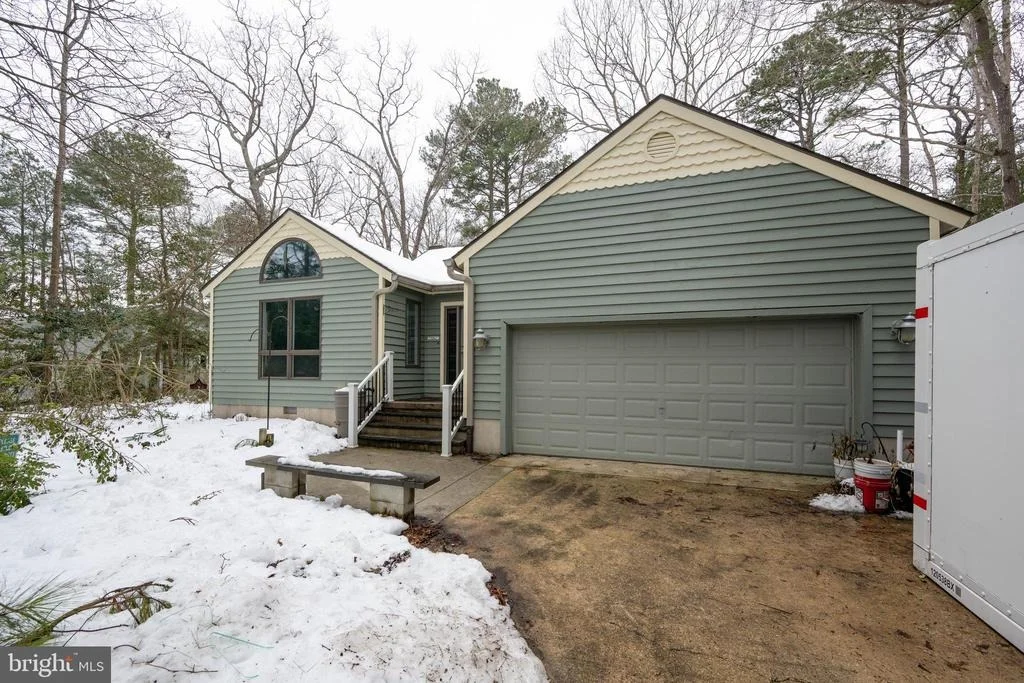 Photo of 23735 WOODS DRIVE