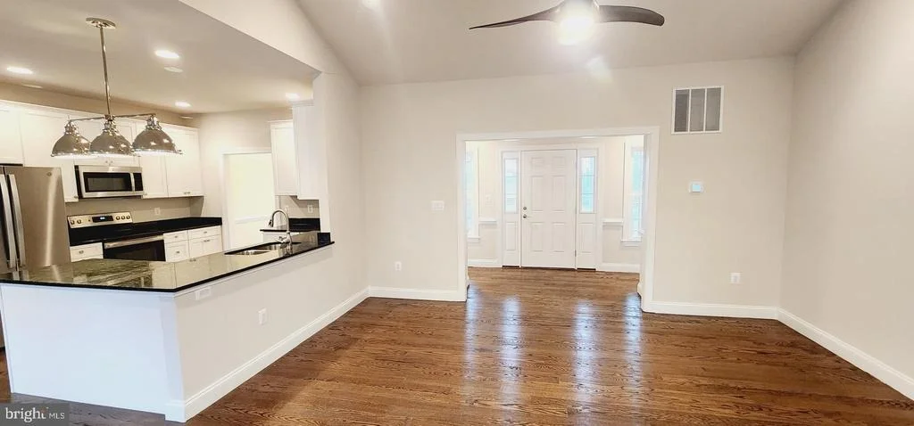 Photo of 7946 ROGUES ROAD