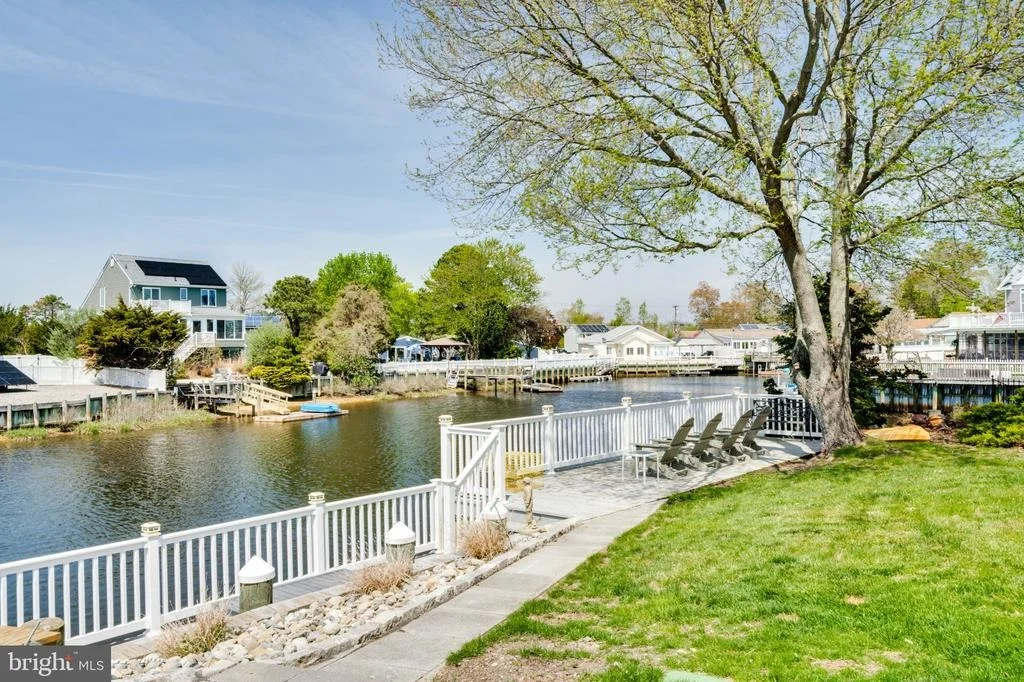 Photo of 40 MIRROR LAKE ROAD
