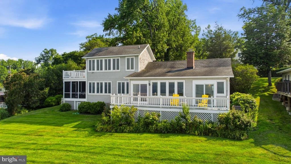 Photo of 5424 BEACH DRIVE